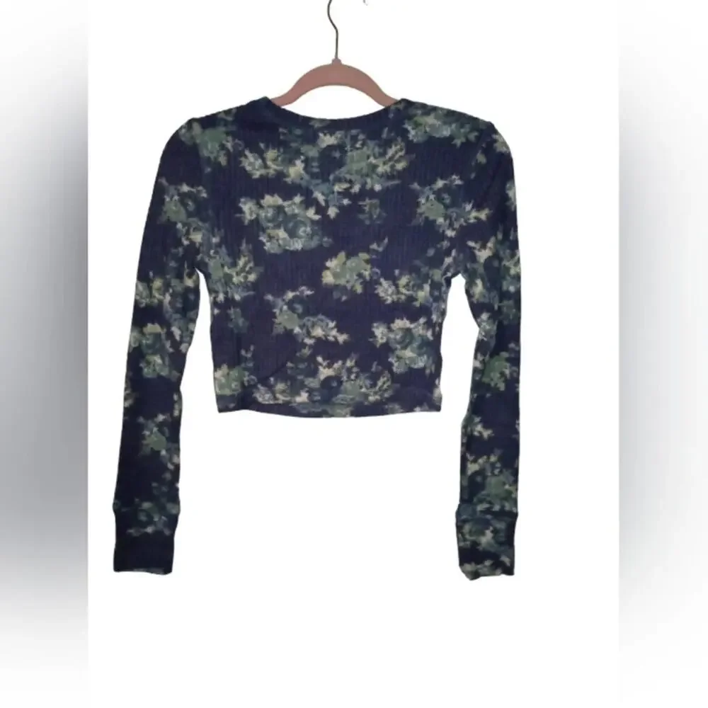 [B3] Urban Outfitters Crop Floral Long Sleeve Top - Picture 3 of 4